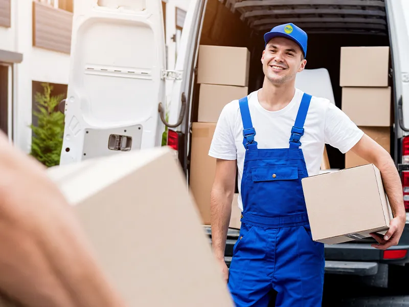 Muhr Autoverleih Kurierfahrten - Kurierfahrer bei der Paketlieferung